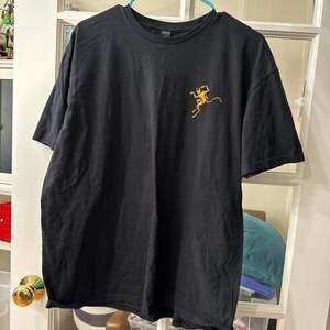 Vintage style Jack Daniel's The Devil Wears Black Graphic T-Shirt - XL